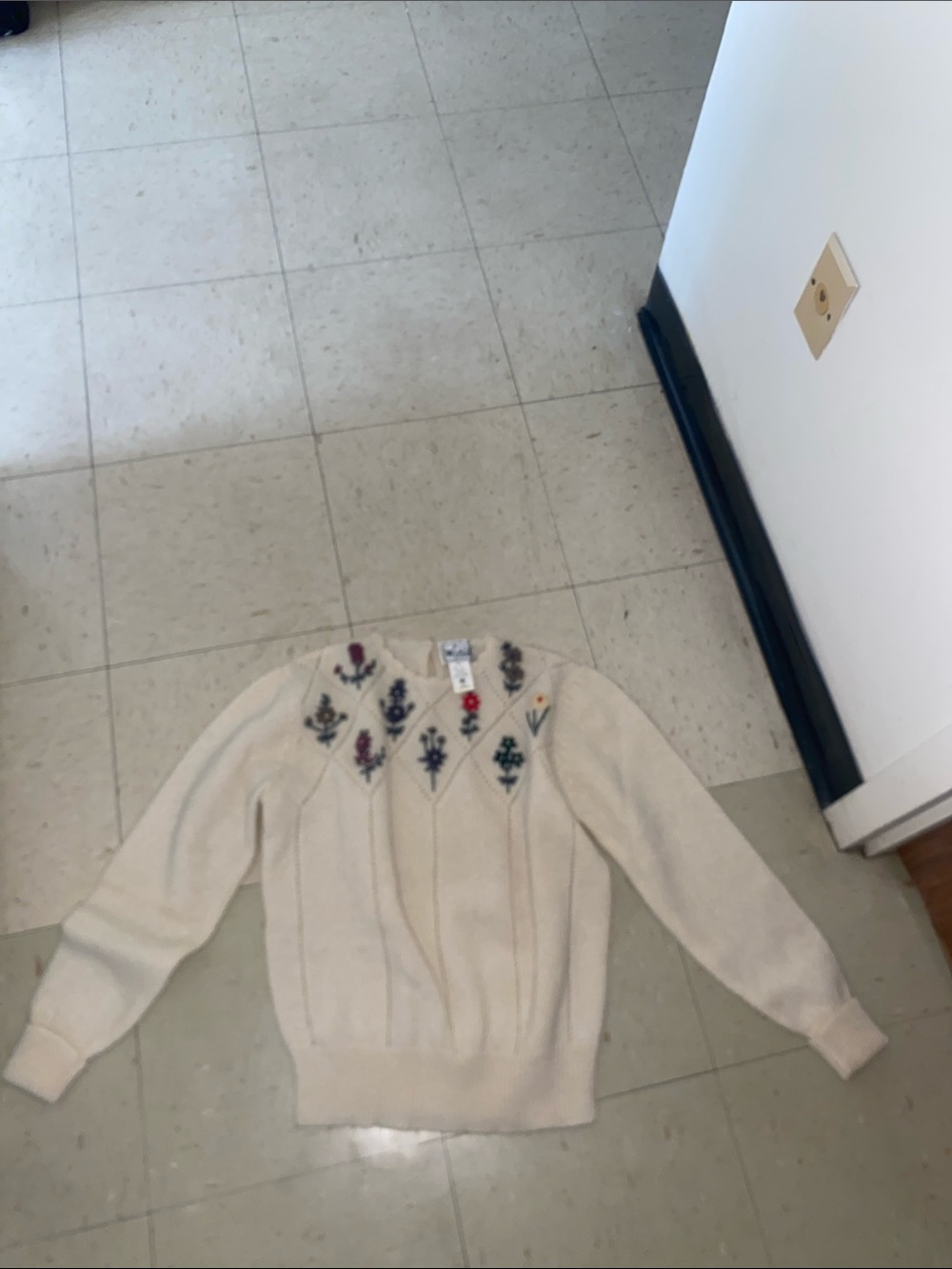 THE WOOLRICH WOMAN 100% WOOL
SZ MED EMBROIDERED VINTAGE MEASURE 38” / 23” LENGT